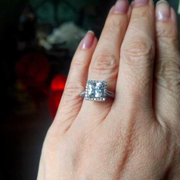 Jewelry - Faux diamond ring